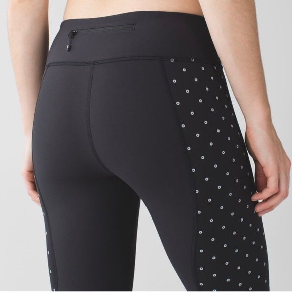 Lululemon Tight Stuff Tight in Black/Sequin Dot Black Silver/White | Size 8 - Picture 5 of 11